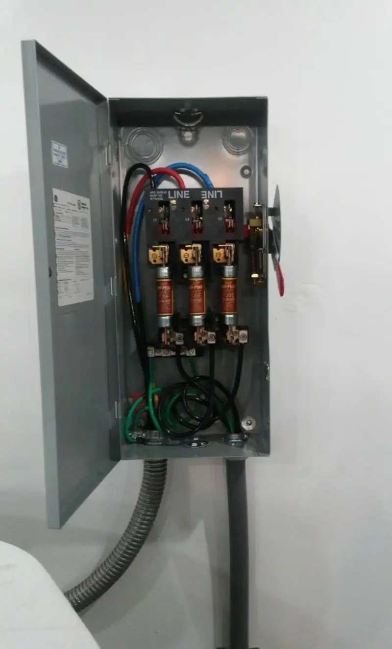 Three-phase disconnect switch installed for Smoke Detector Installation in New Bremen